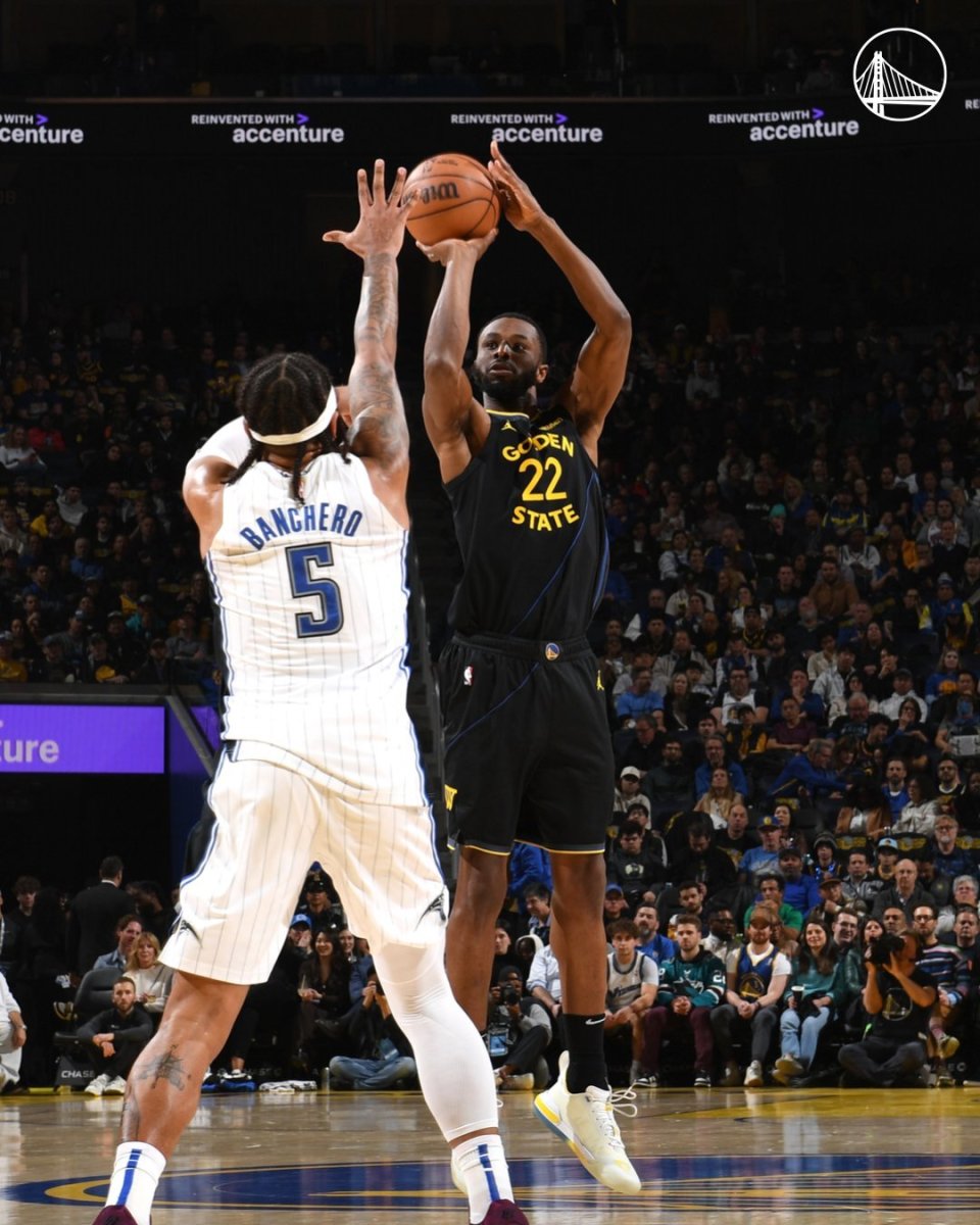 莱万多夫斯基重要时刻比赛局势复杂，勇士带队取胜！