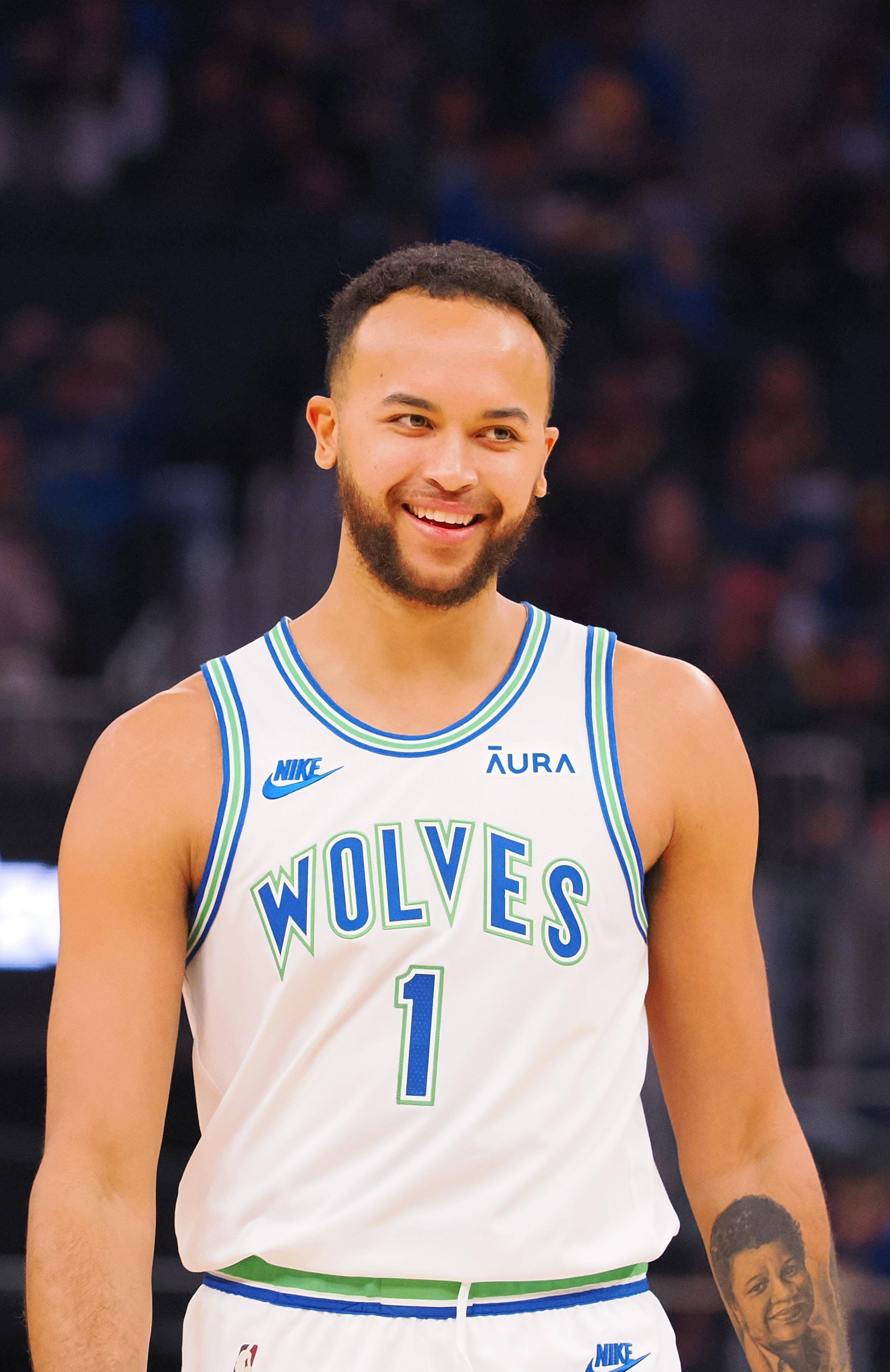 包含爱德华兹手感滚烫，带领达拉斯独行侠血战明尼苏达森林狼，赛后一句话霸气侧漏的词条