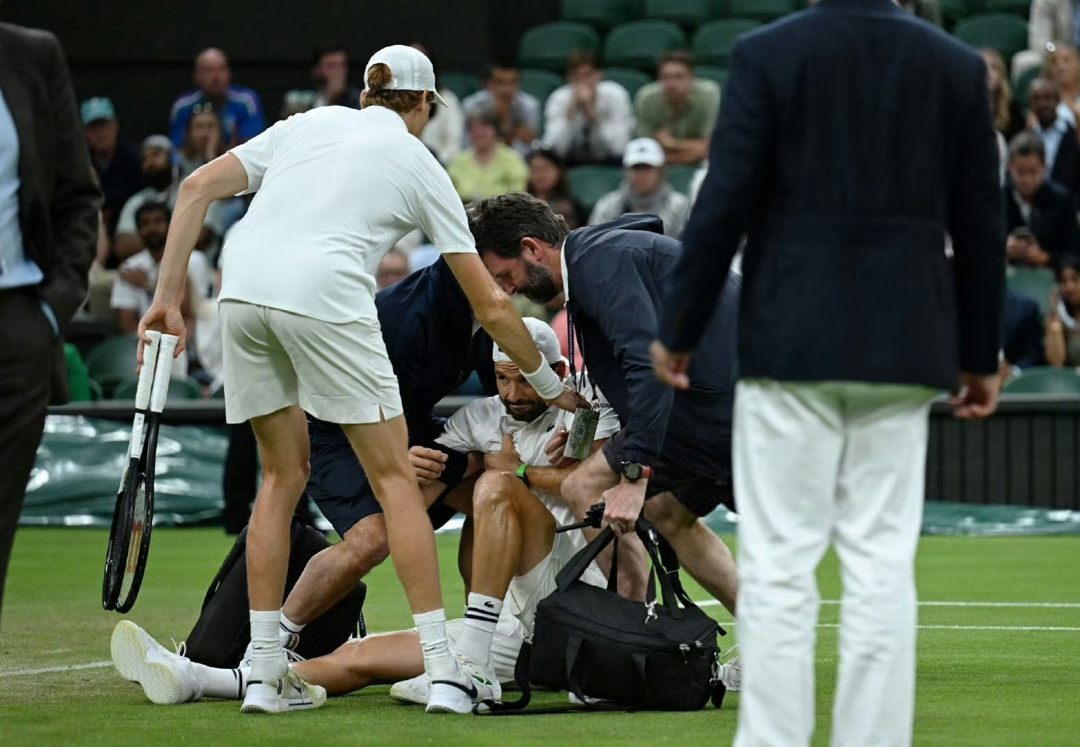 包含夏季联赛抢七大战对决在即！拜仁慕尼黑演练定位球，波士顿凯尔特人密集防守应对的词条